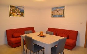 La Luna Town House